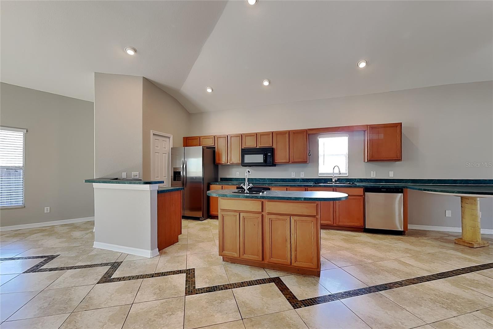 EDGEWATER VILLAGE UNIT 1 - Residential Lease