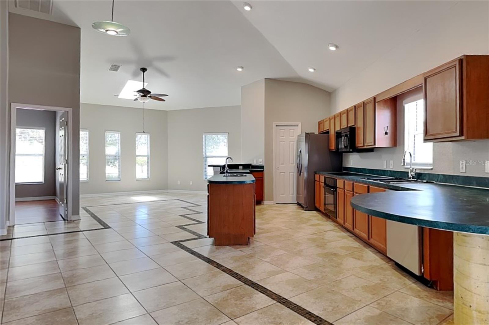 EDGEWATER VILLAGE UNIT 1 - Residential Lease