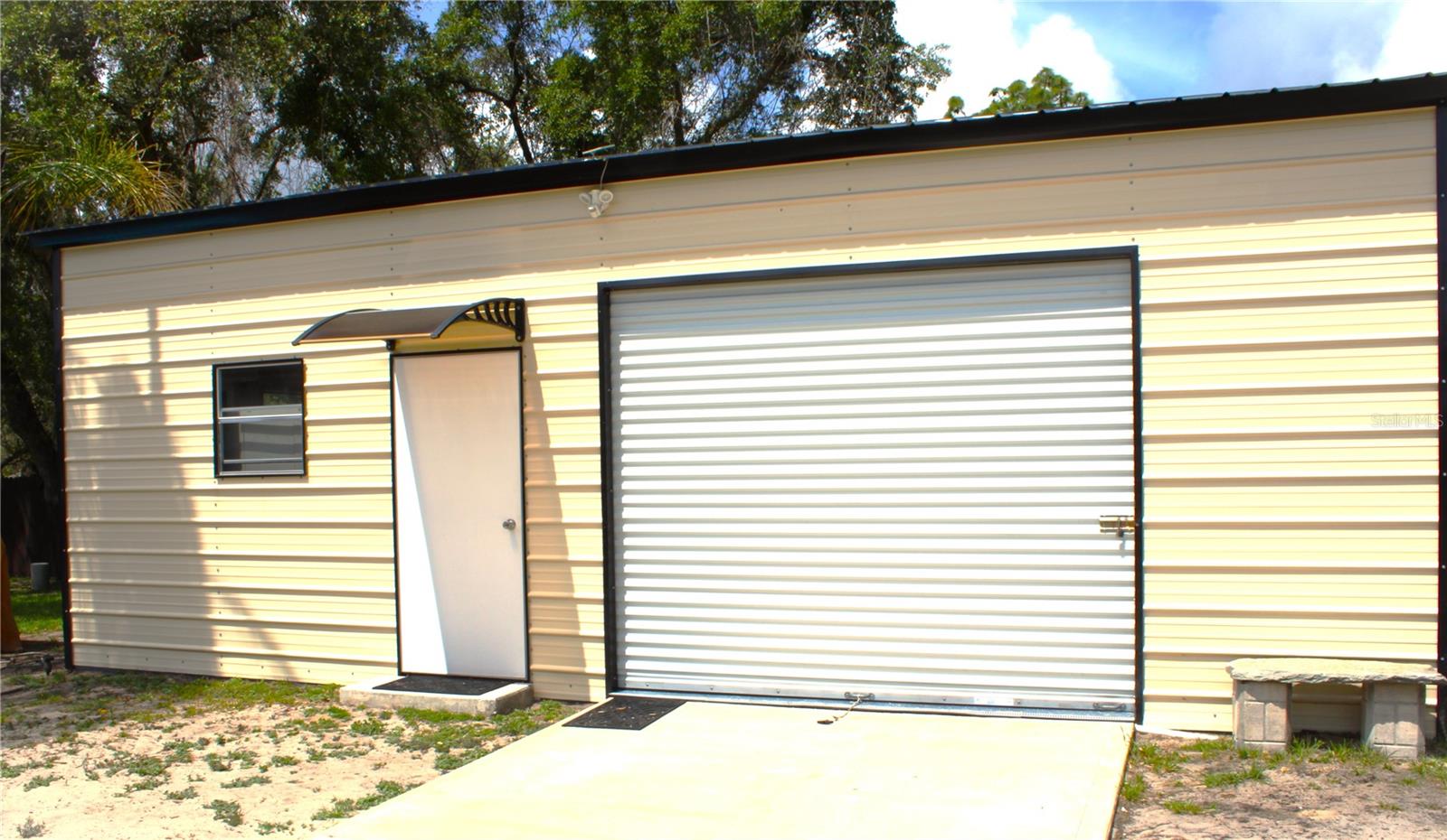 ROYAL HILLS - Residential