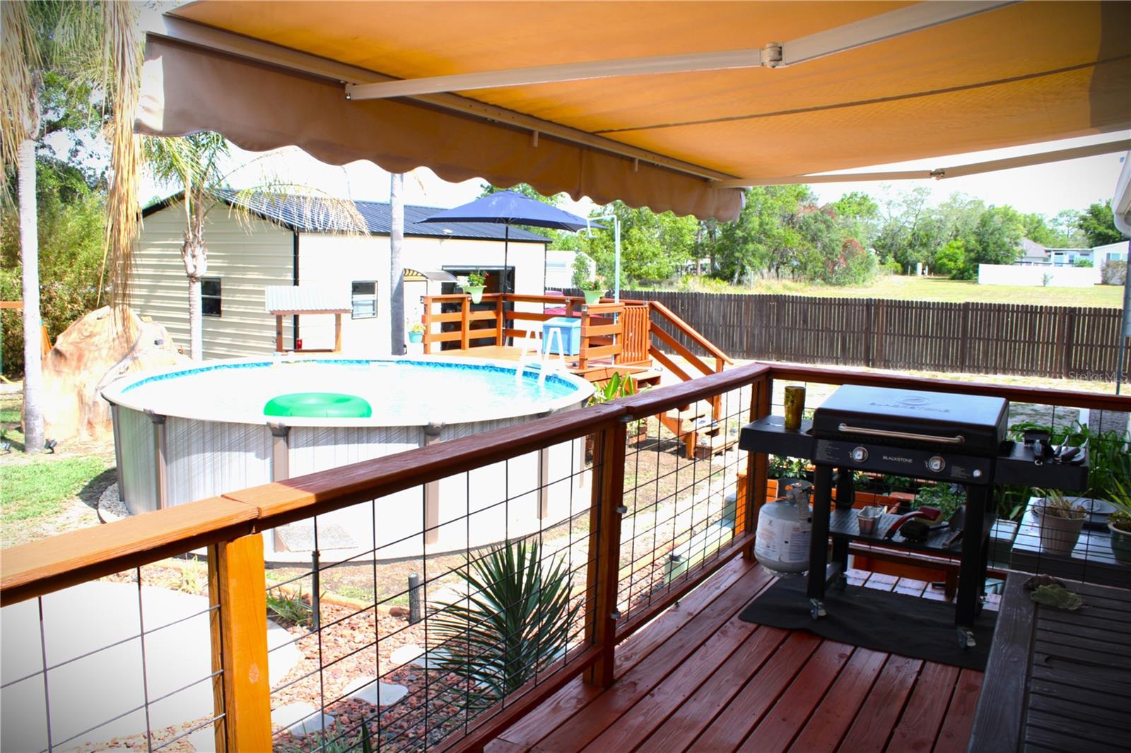ROYAL HILLS - Residential