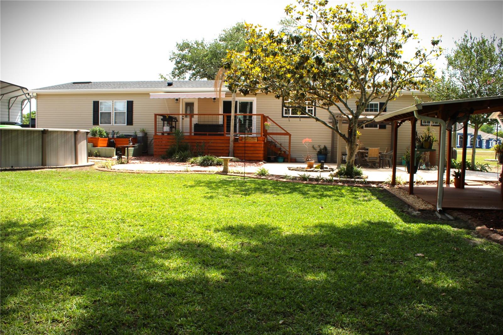 ROYAL HILLS - Residential
