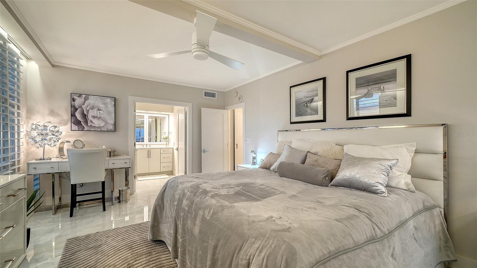 ISLANDER CLUB OF LONGBOAT - Residential