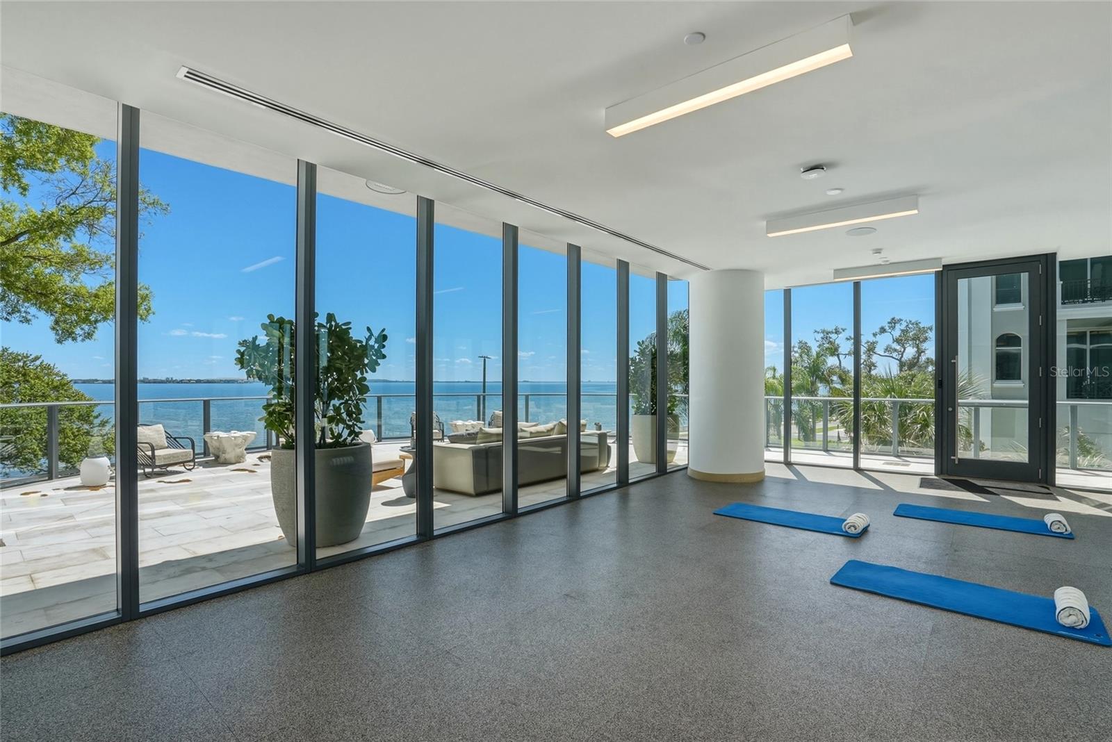 RITZ CARLTON RESIDENCES - Residential