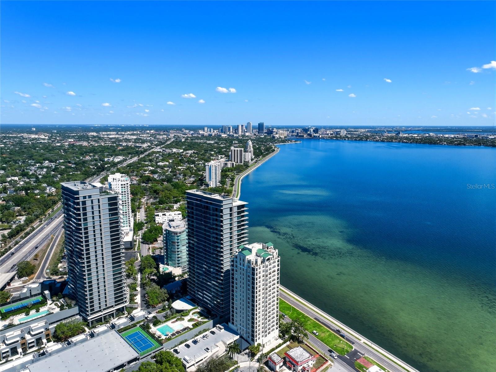 RITZ CARLTON RESIDENCES - Residential