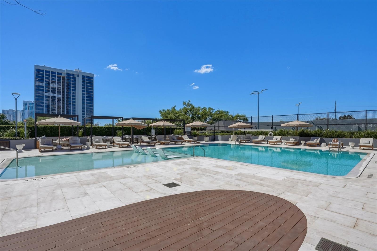 RITZ CARLTON RESIDENCES - Residential