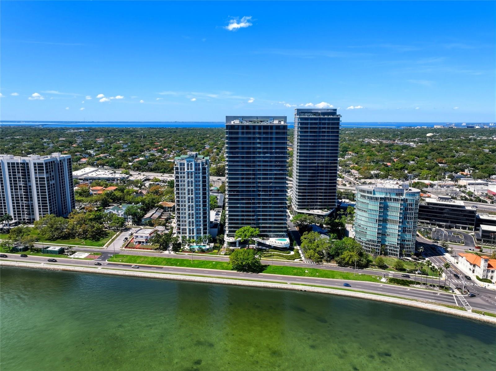RITZ CARLTON RESIDENCES - Residential