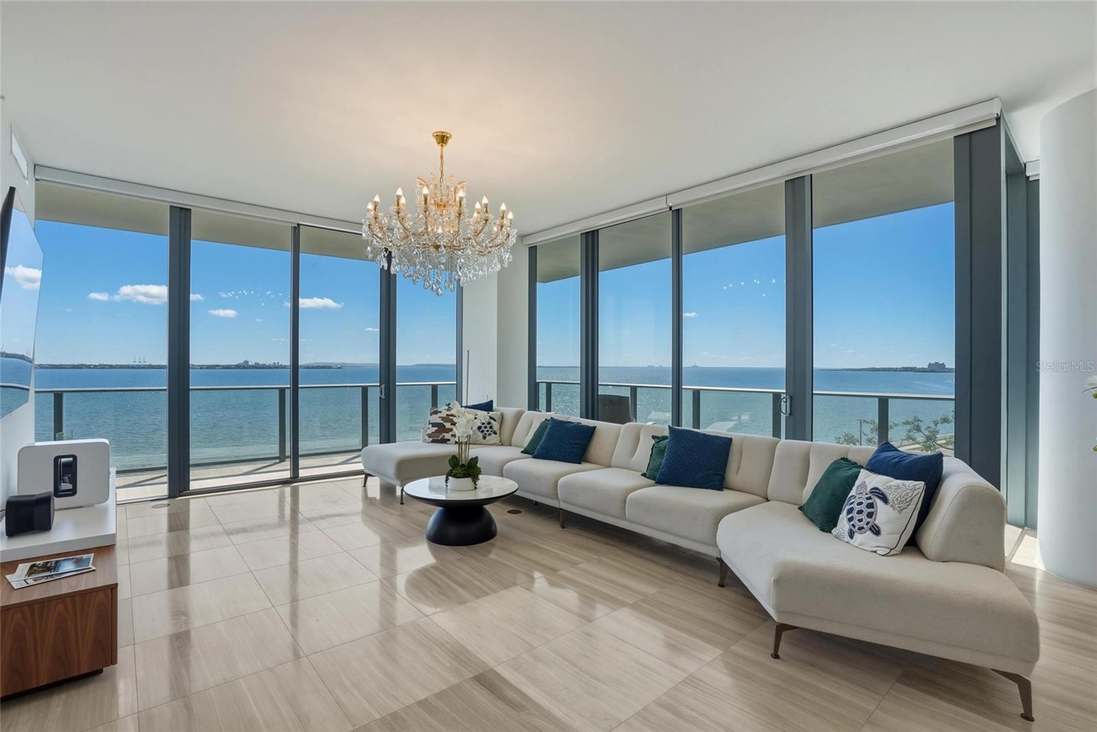 RITZ CARLTON RESIDENCES - Residential