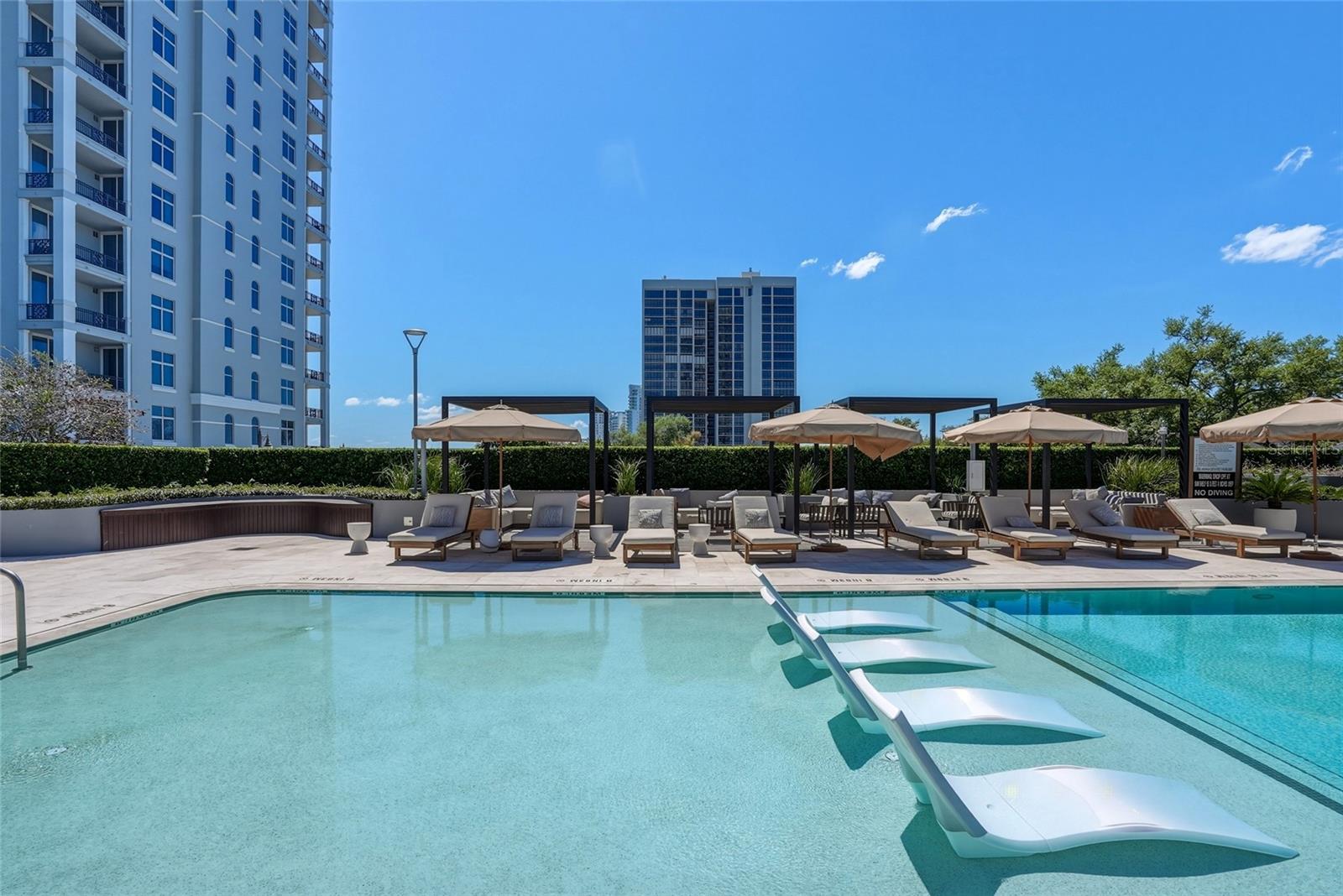 RITZ CARLTON RESIDENCES - Residential