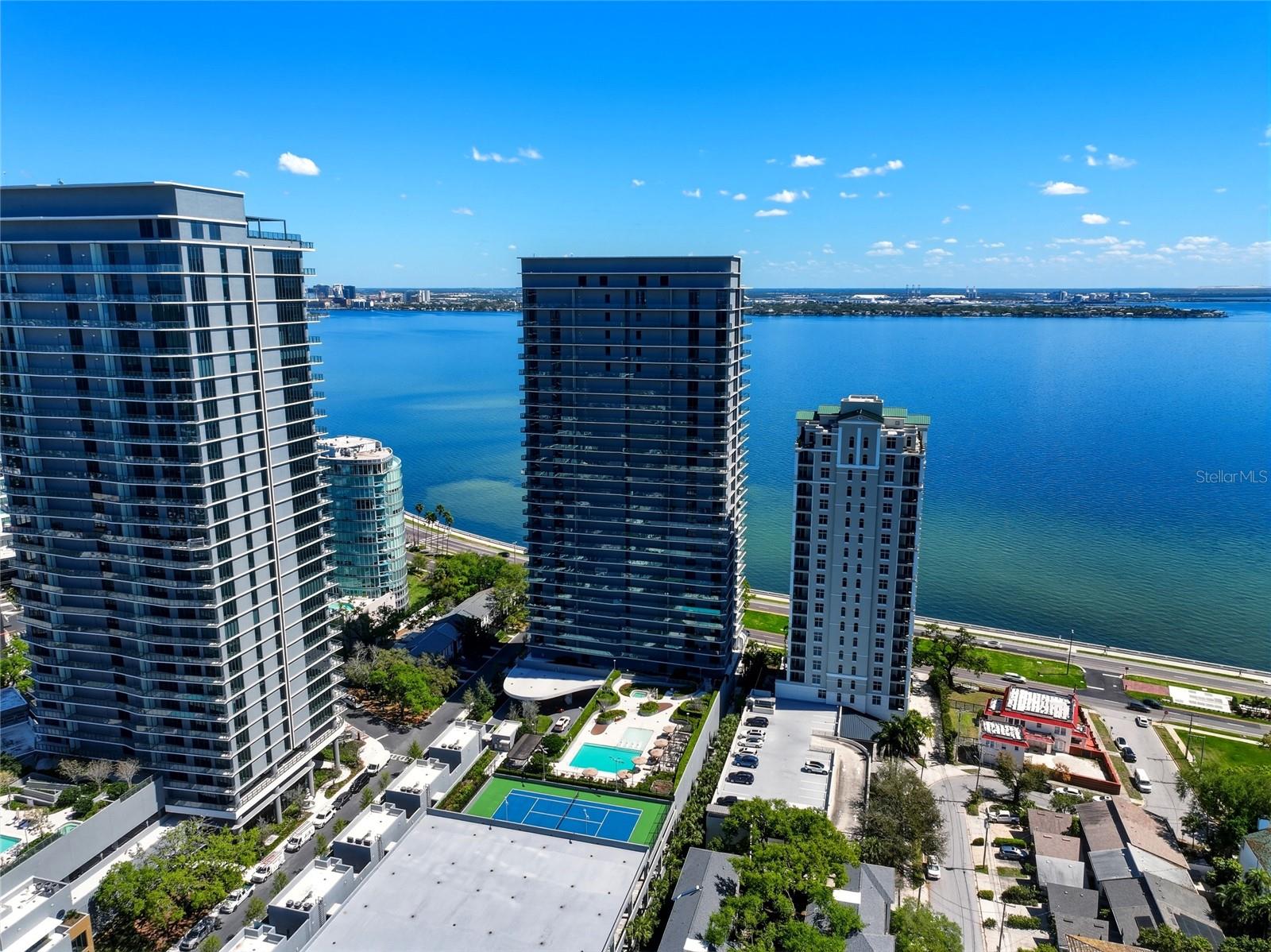 RITZ CARLTON RESIDENCES - Residential