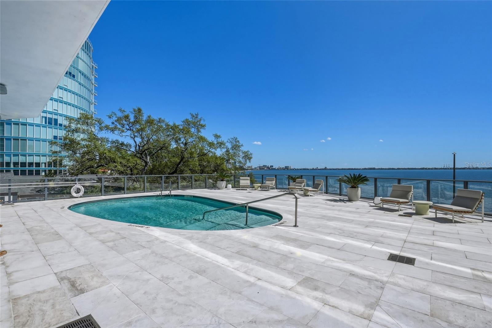 RITZ CARLTON RESIDENCES - Residential
