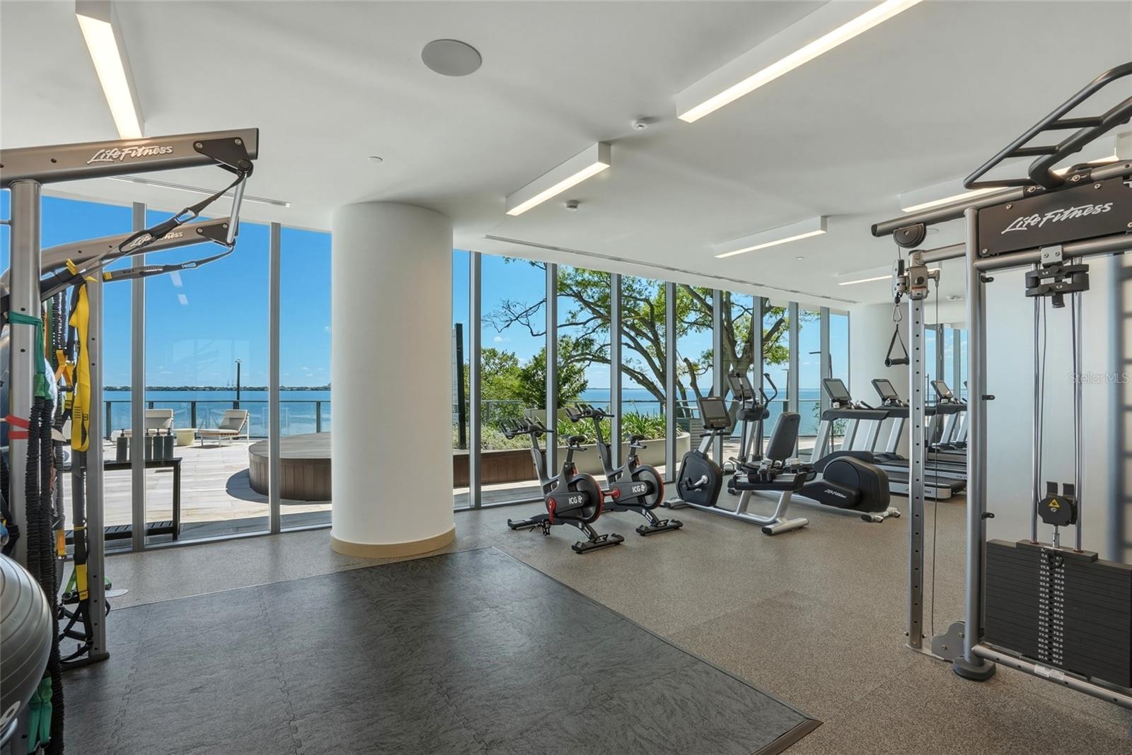 RITZ CARLTON RESIDENCES - Residential