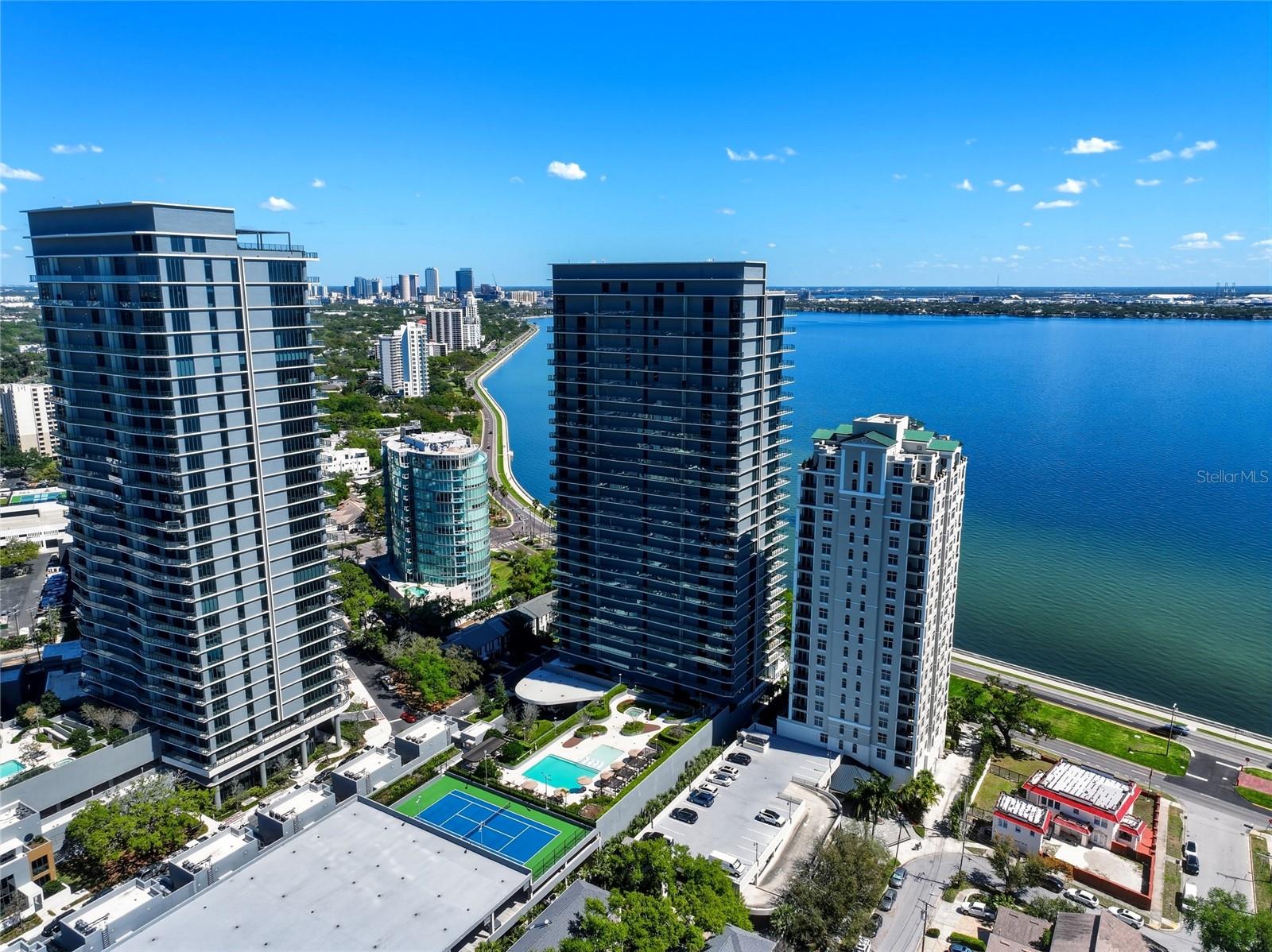 RITZ CARLTON RESIDENCES - Residential