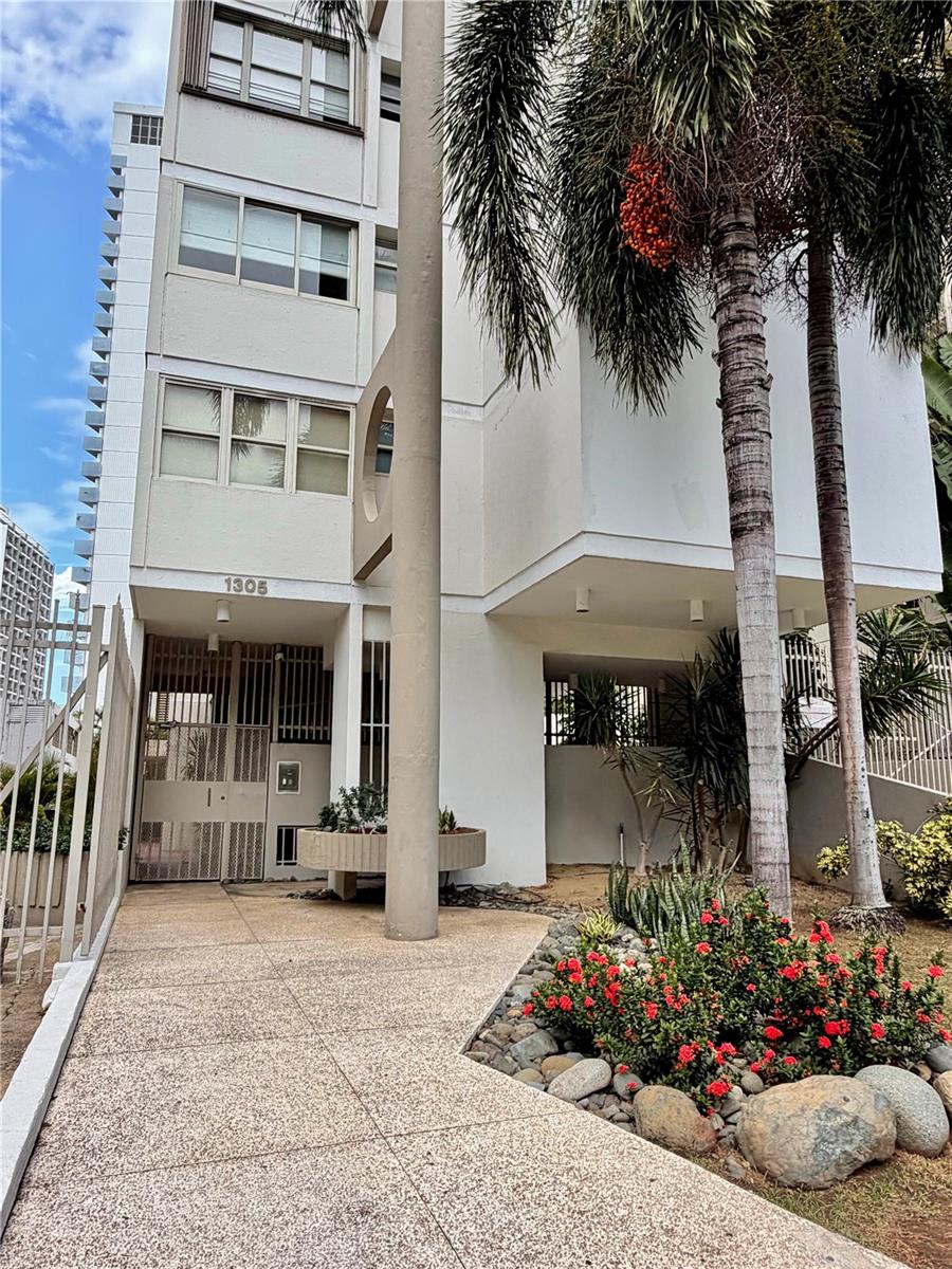 Beautiful fully furnished 1-bedroom, 1-bath apartment located on the 10th floor of Condominio Magdalena 1305, directly across from Stella Maris Park in the heart of Condado. This move-in ready residence features an open-concept living and dining area, a modern kitchen with granite countertops and stainless steel appliances, and one assigned parking space. Enjoy one of San Juan's most desirable neighborhoods, just steps from the beach, Ashford Avenue, restaurants, cafés, supermarkets, fitness studios, and boutique shops.