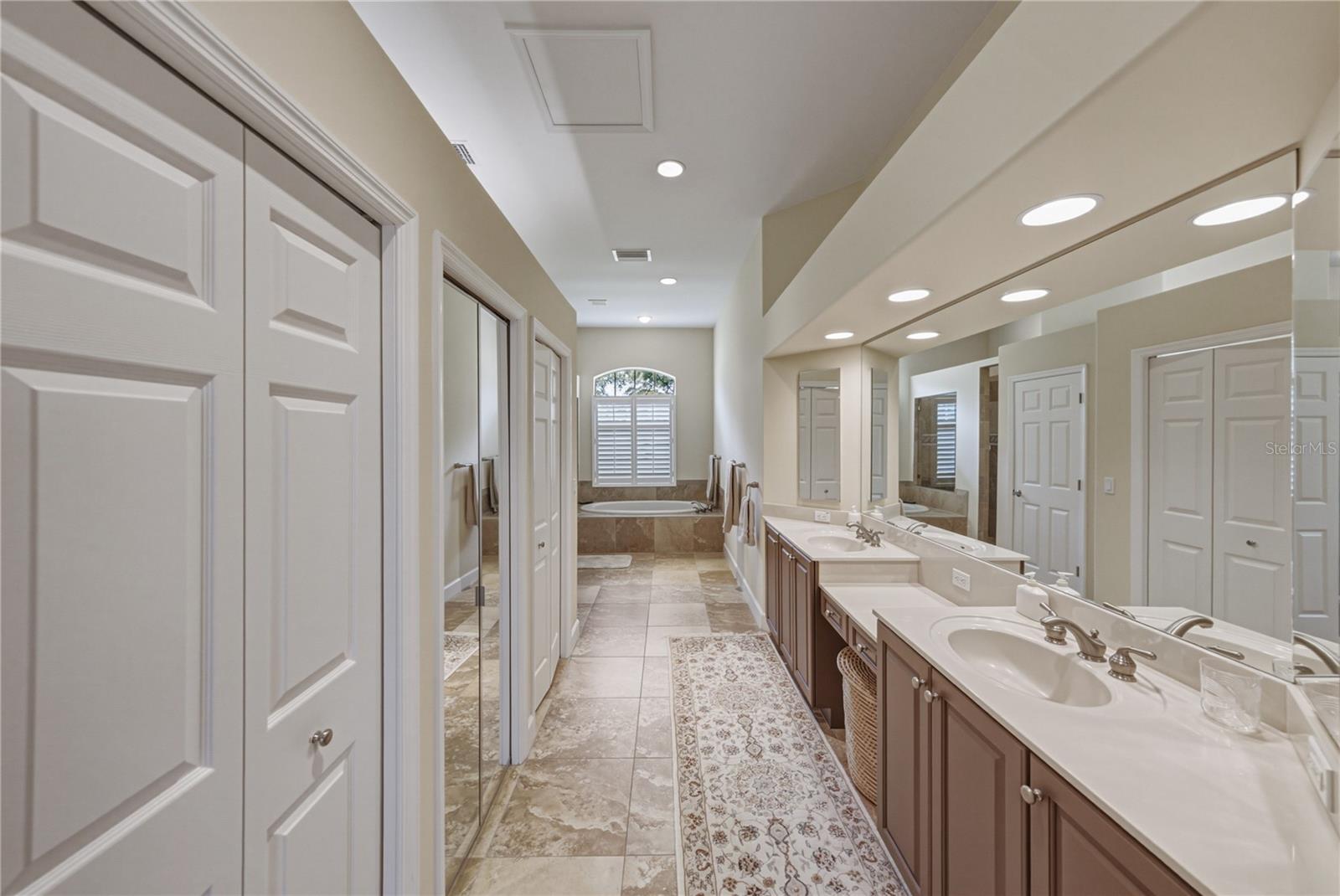 SANCTUARY ON LIVINGSTON - Residential