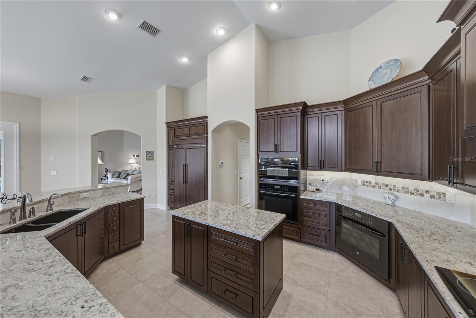 SANCTUARY ON LIVINGSTON - Residential