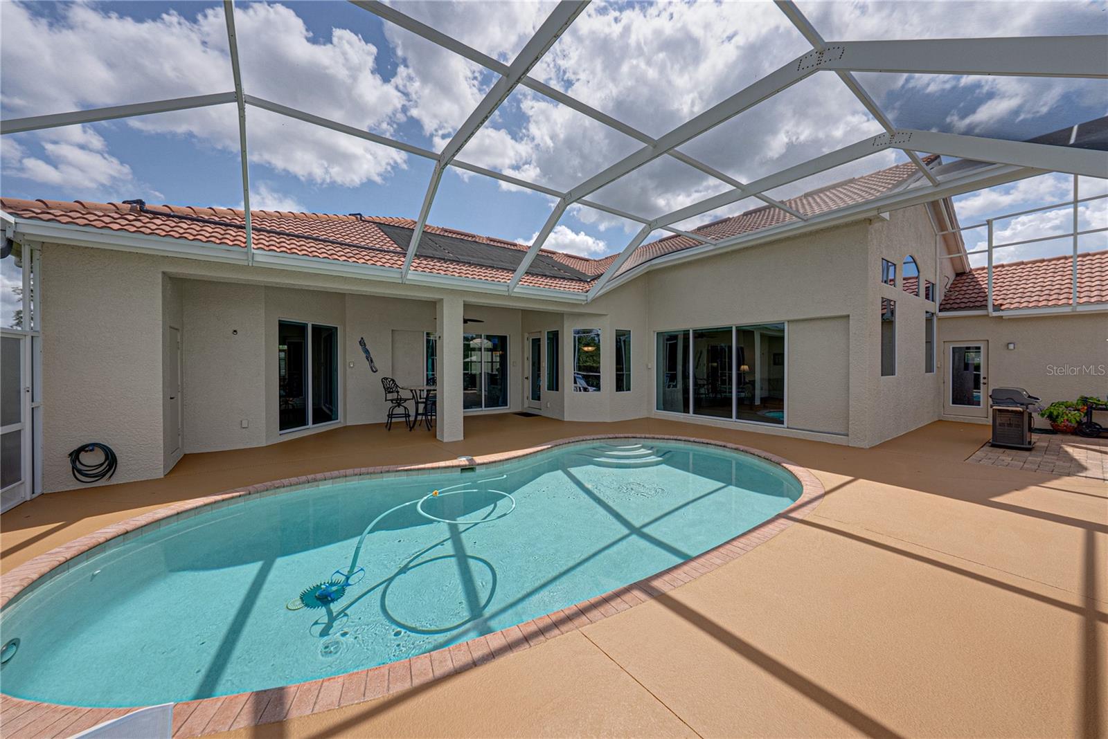 SANCTUARY ON LIVINGSTON - Residential