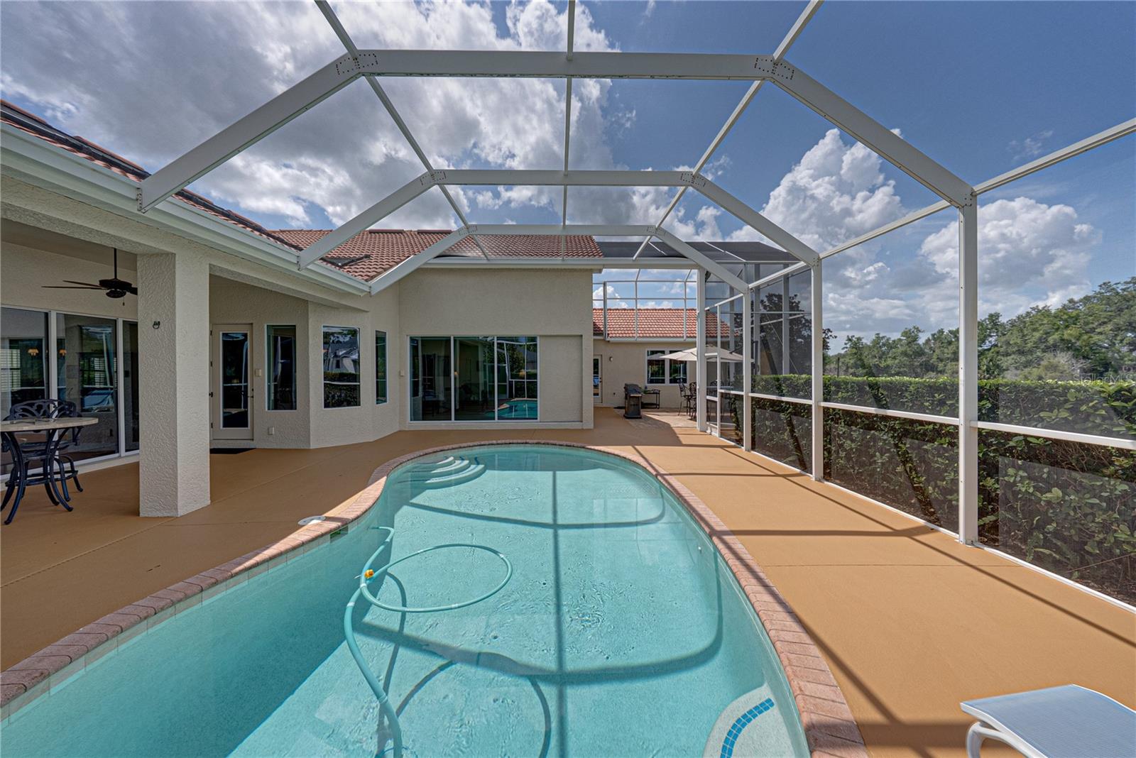 SANCTUARY ON LIVINGSTON - Residential