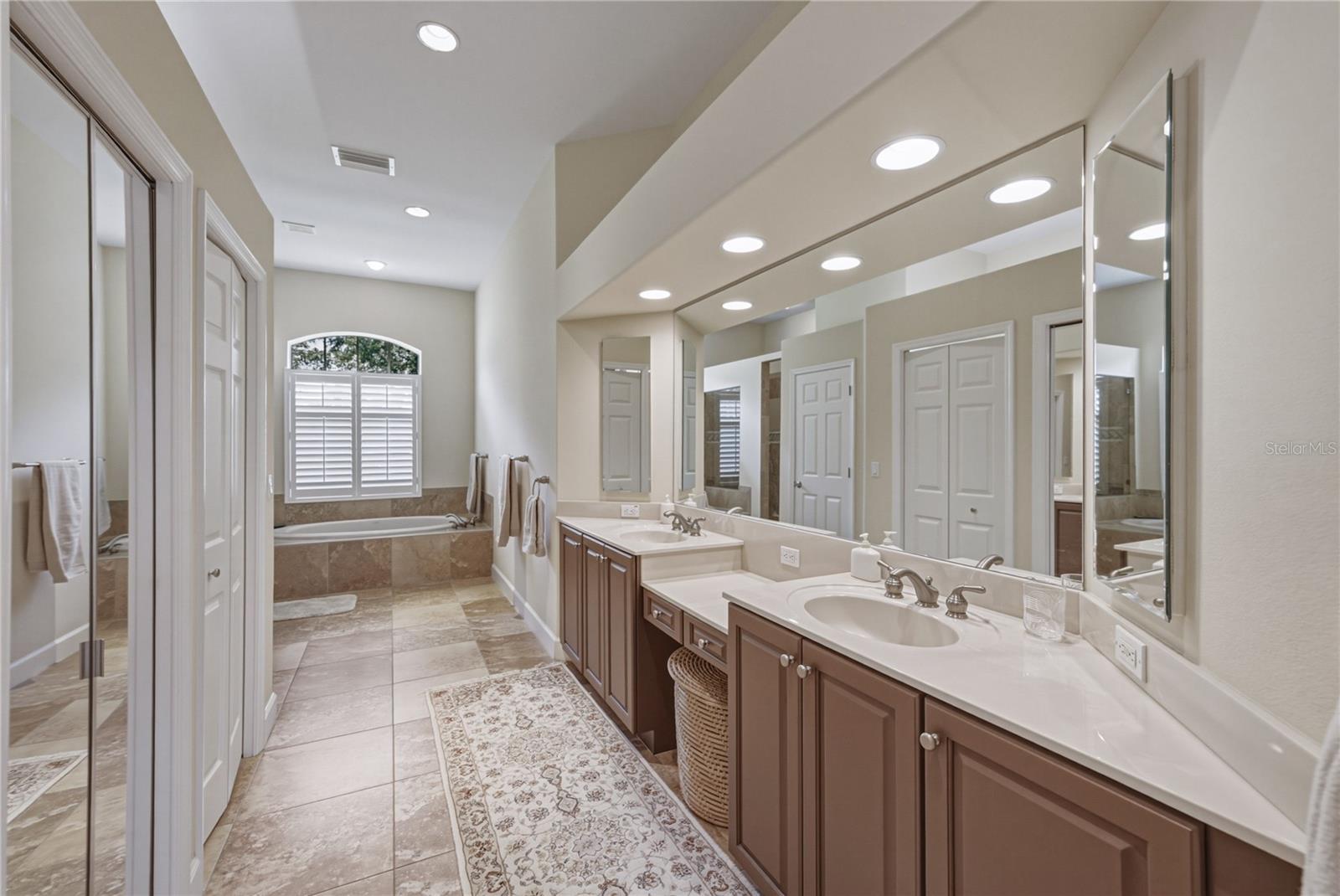 SANCTUARY ON LIVINGSTON - Residential
