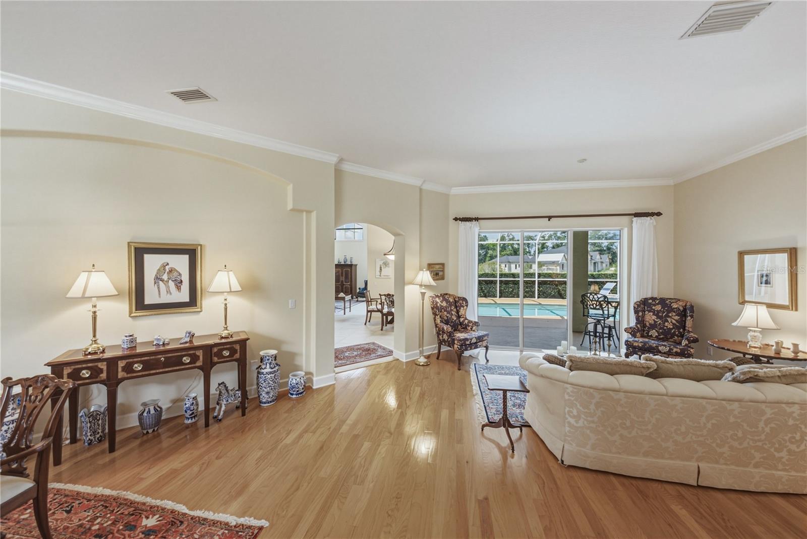 SANCTUARY ON LIVINGSTON - Residential
