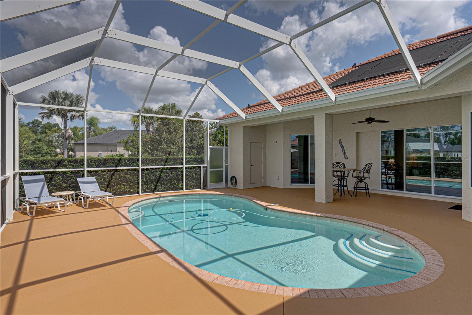 SANCTUARY ON LIVINGSTON - Residential