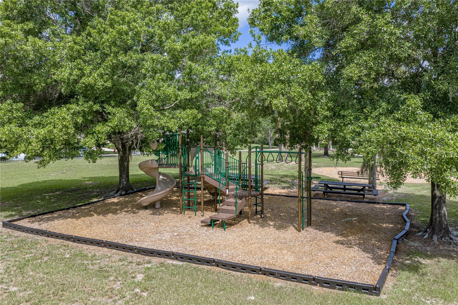 SANCTUARY ON LIVINGSTON - Residential