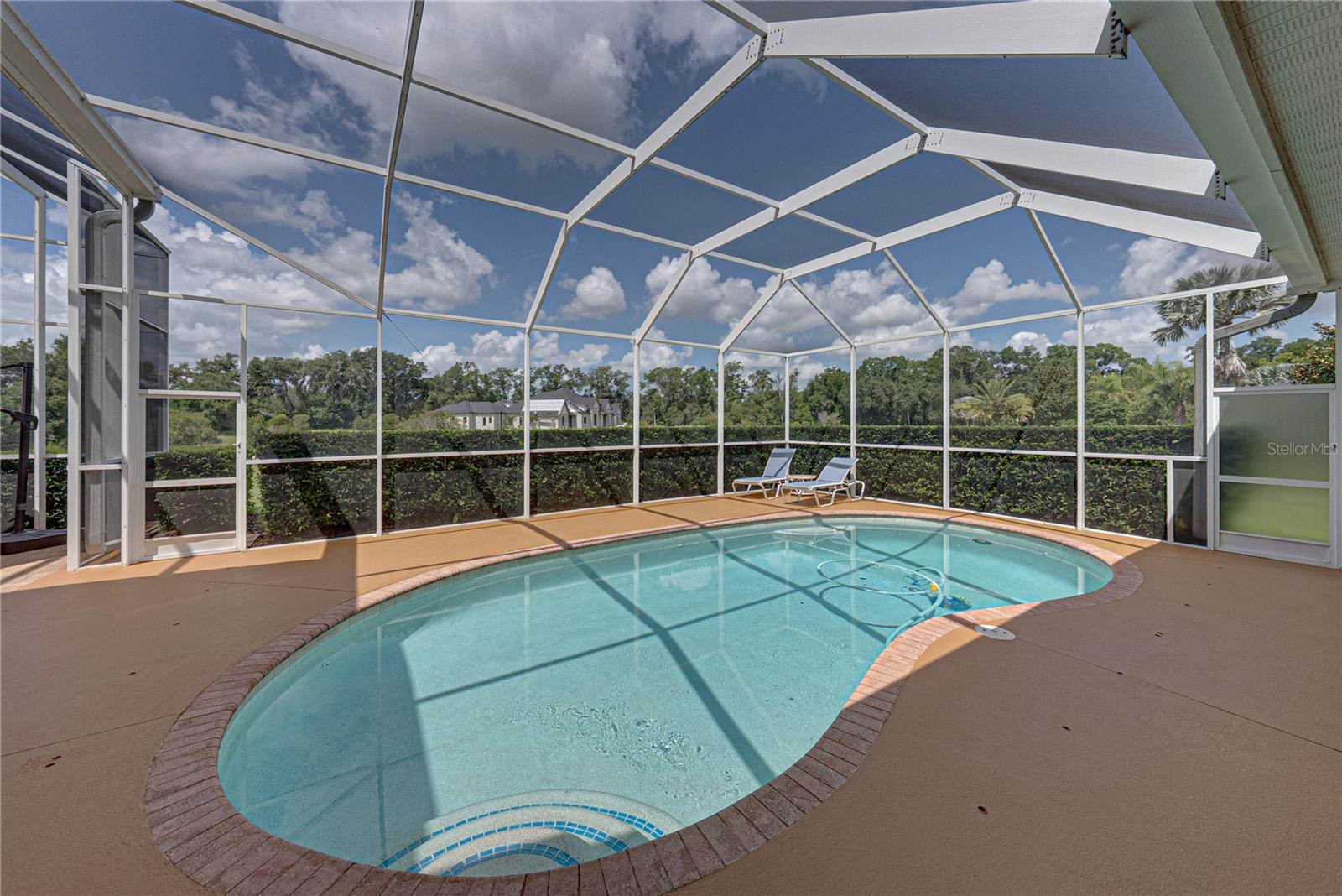 SANCTUARY ON LIVINGSTON - Residential