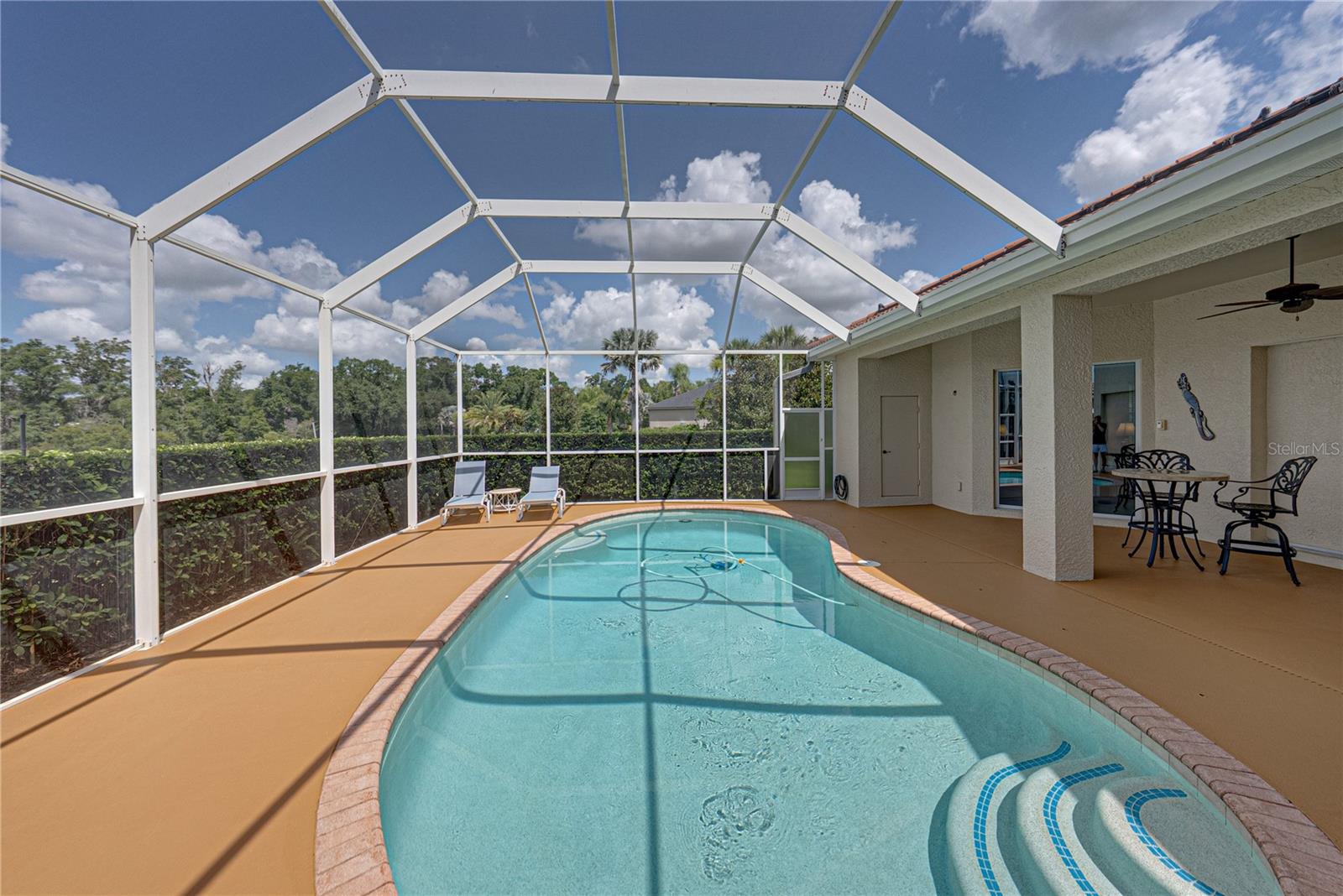 SANCTUARY ON LIVINGSTON - Residential
