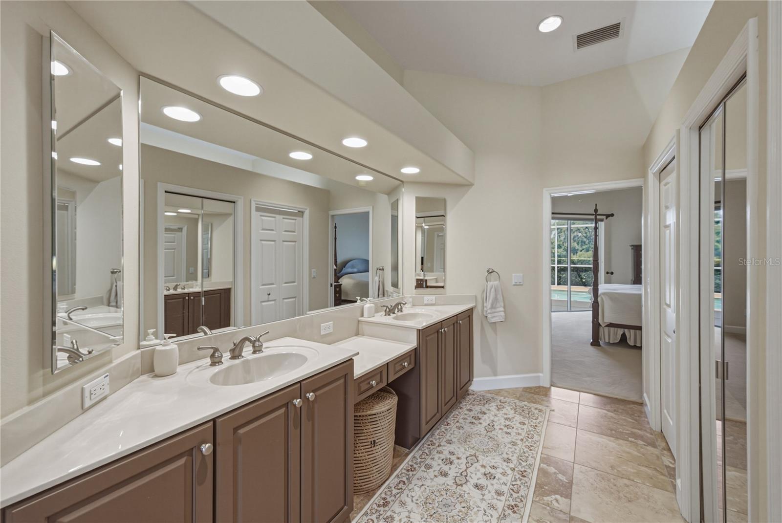 SANCTUARY ON LIVINGSTON - Residential