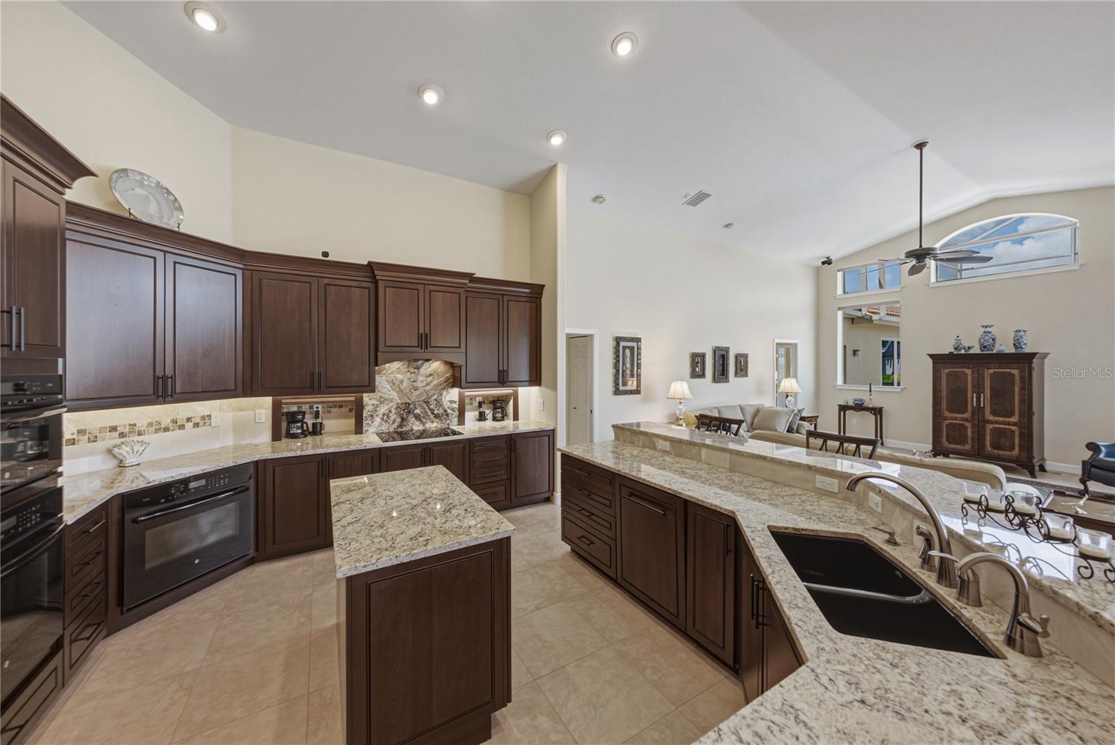 SANCTUARY ON LIVINGSTON - Residential