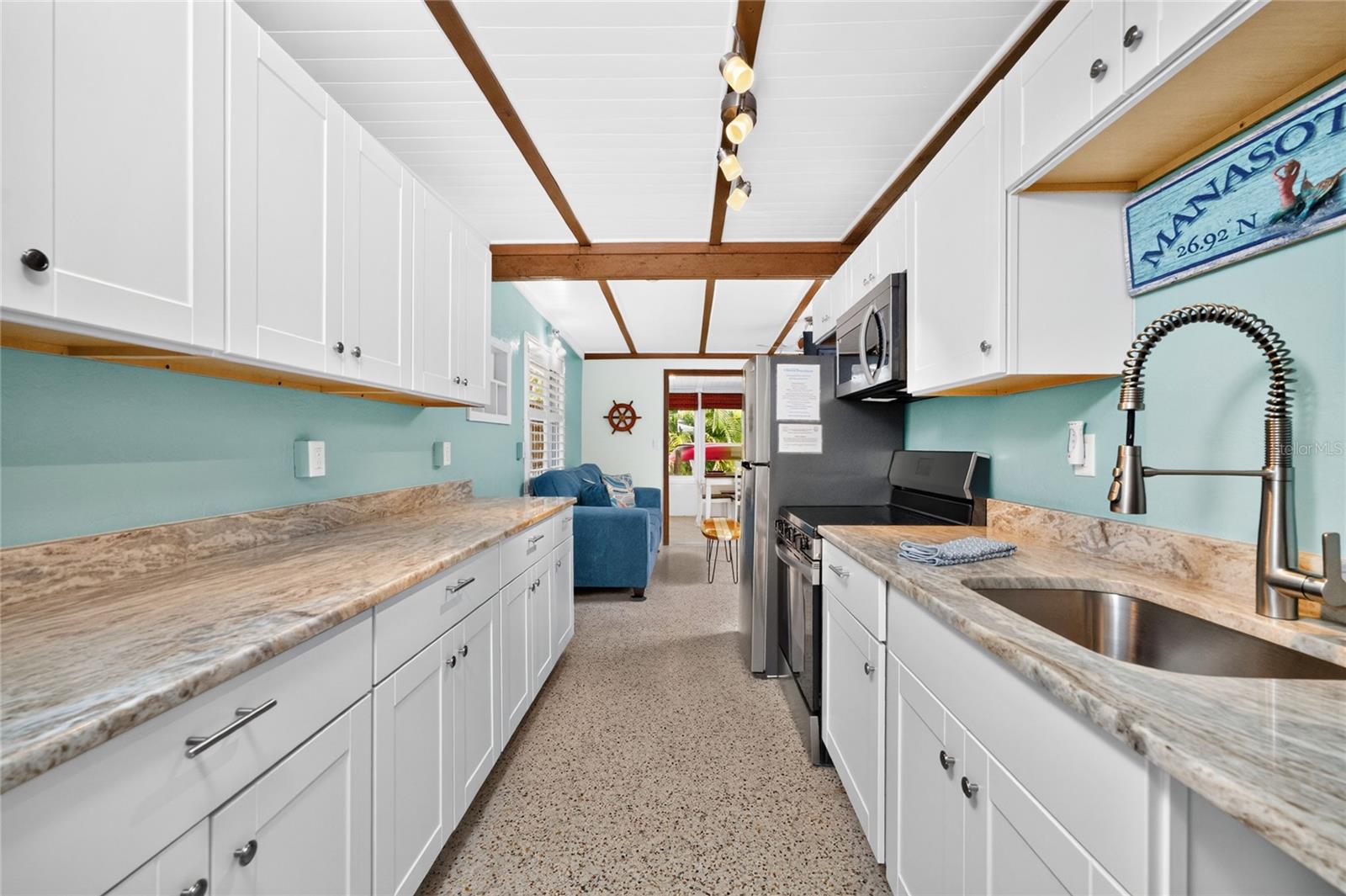 ENGLEWOOD SHORES - Residential Income