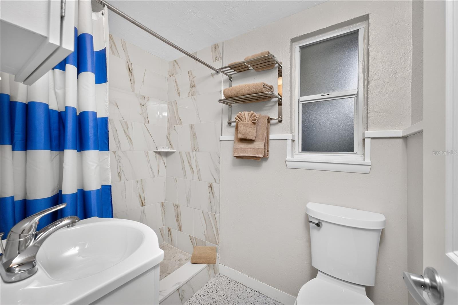 ENGLEWOOD SHORES - Residential Income