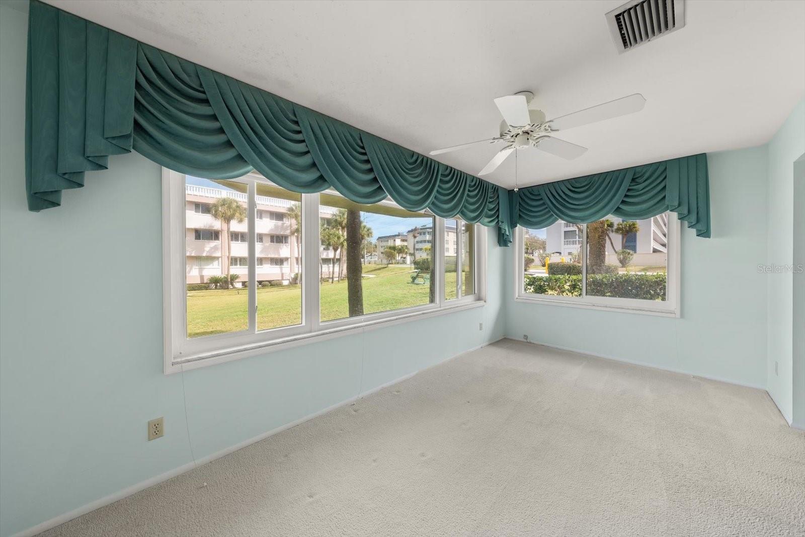 HARBOUR CLUB CONDO 2 - Residential