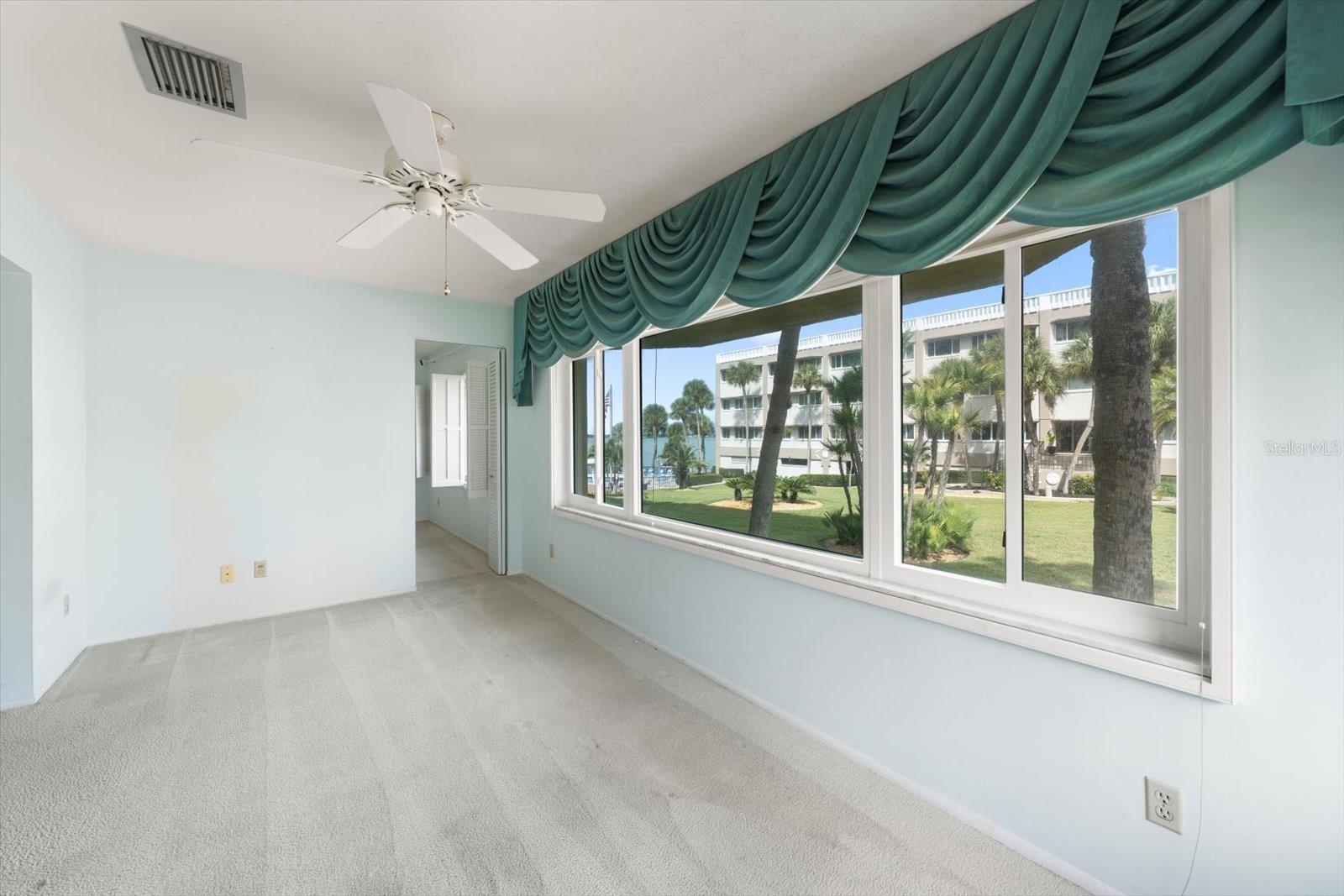 HARBOUR CLUB CONDO 2 - Residential