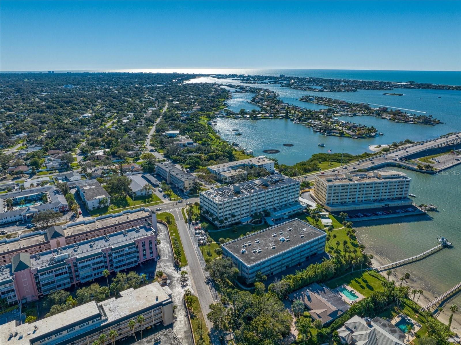 HARBOUR CLUB CONDO 2 - Residential