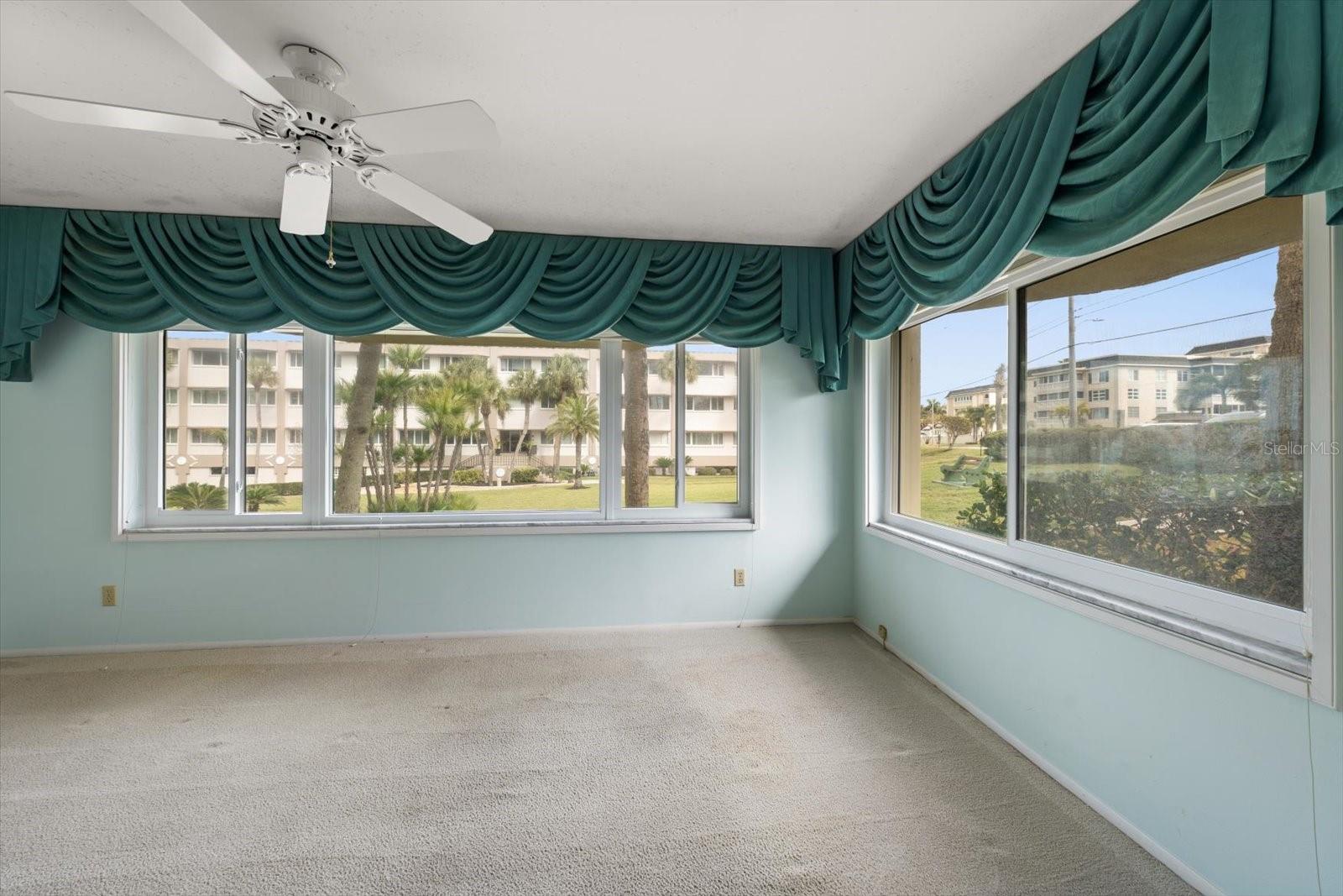 HARBOUR CLUB CONDO 2 - Residential