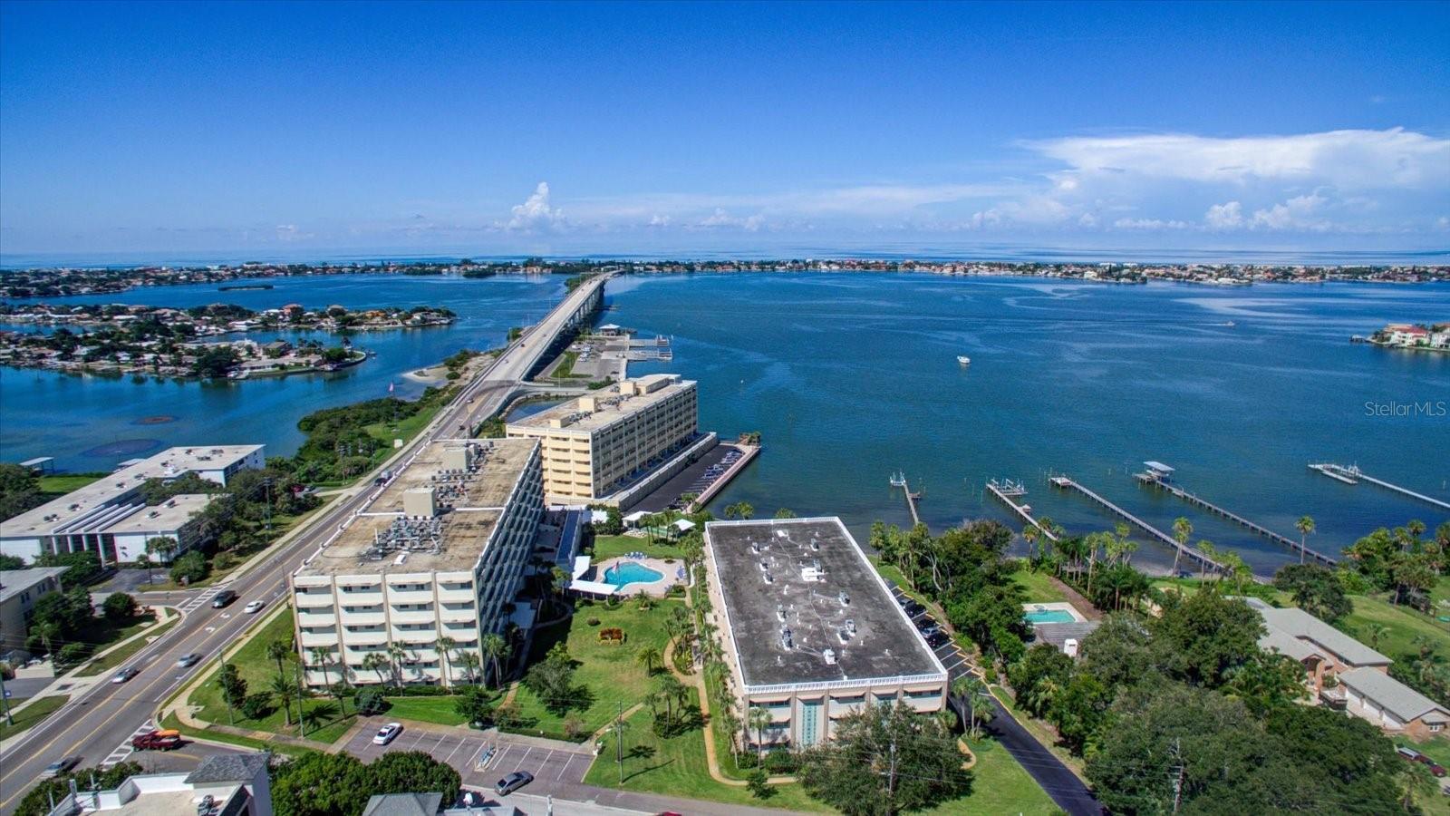 HARBOUR CLUB CONDO 2 - Residential