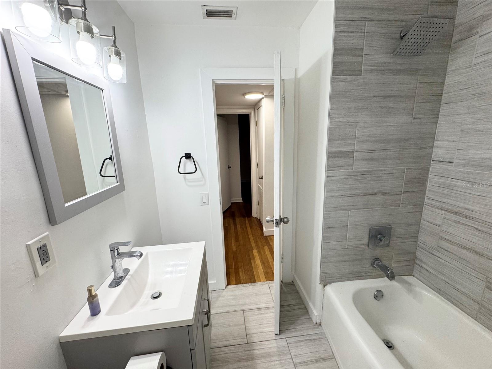 HENDERSONVILLE - Residential