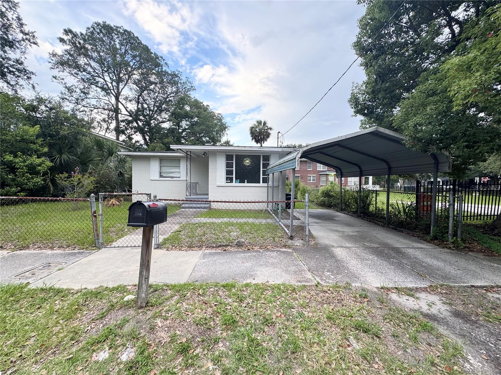 HENDERSONVILLE - Residential