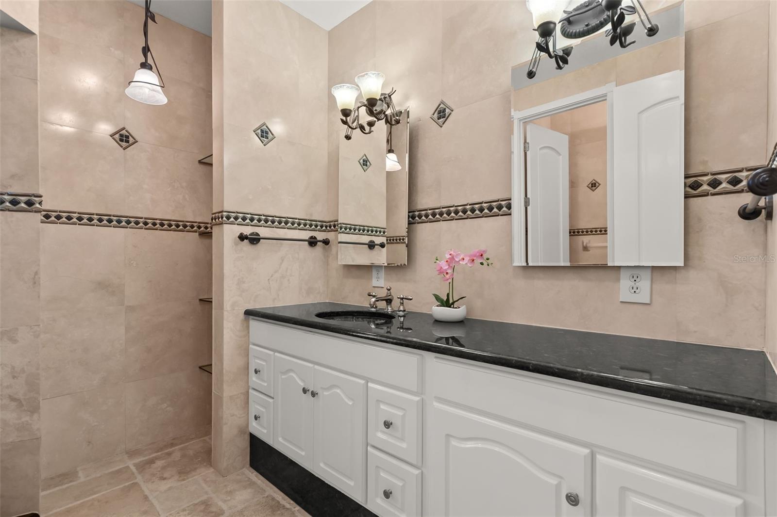 REPLAT BLK B POORS ADD - Residential