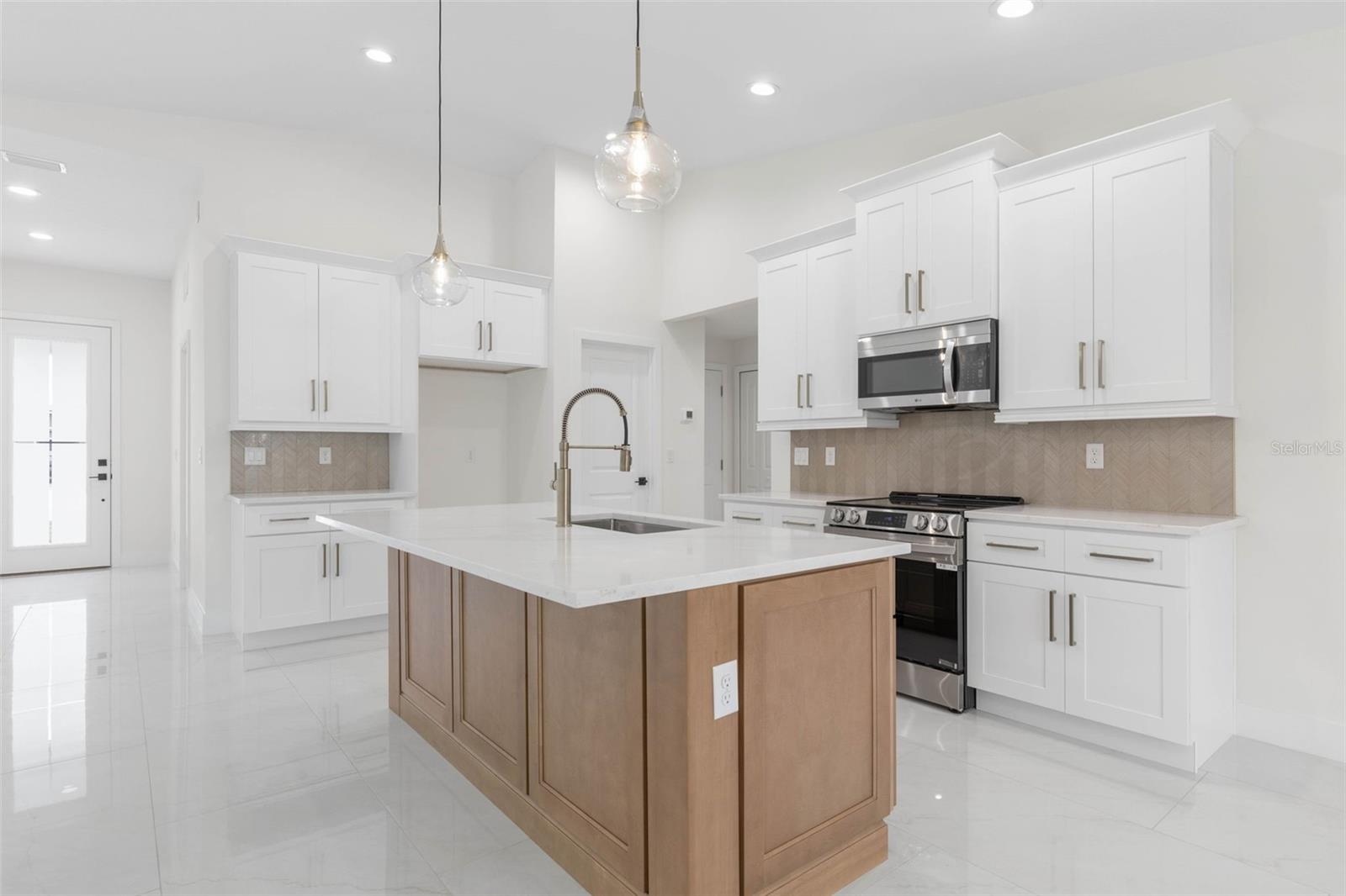 PALM HARBOR CENTER PH 01 - Residential