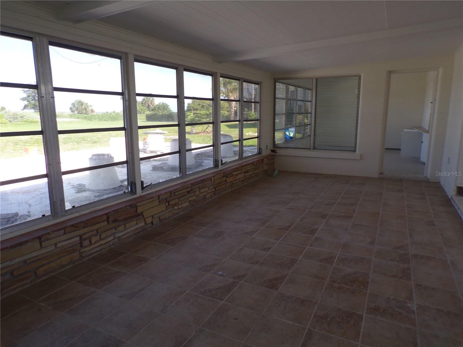VENICE ISLAND NW OF DOWNTOWN W-622000 - Residential