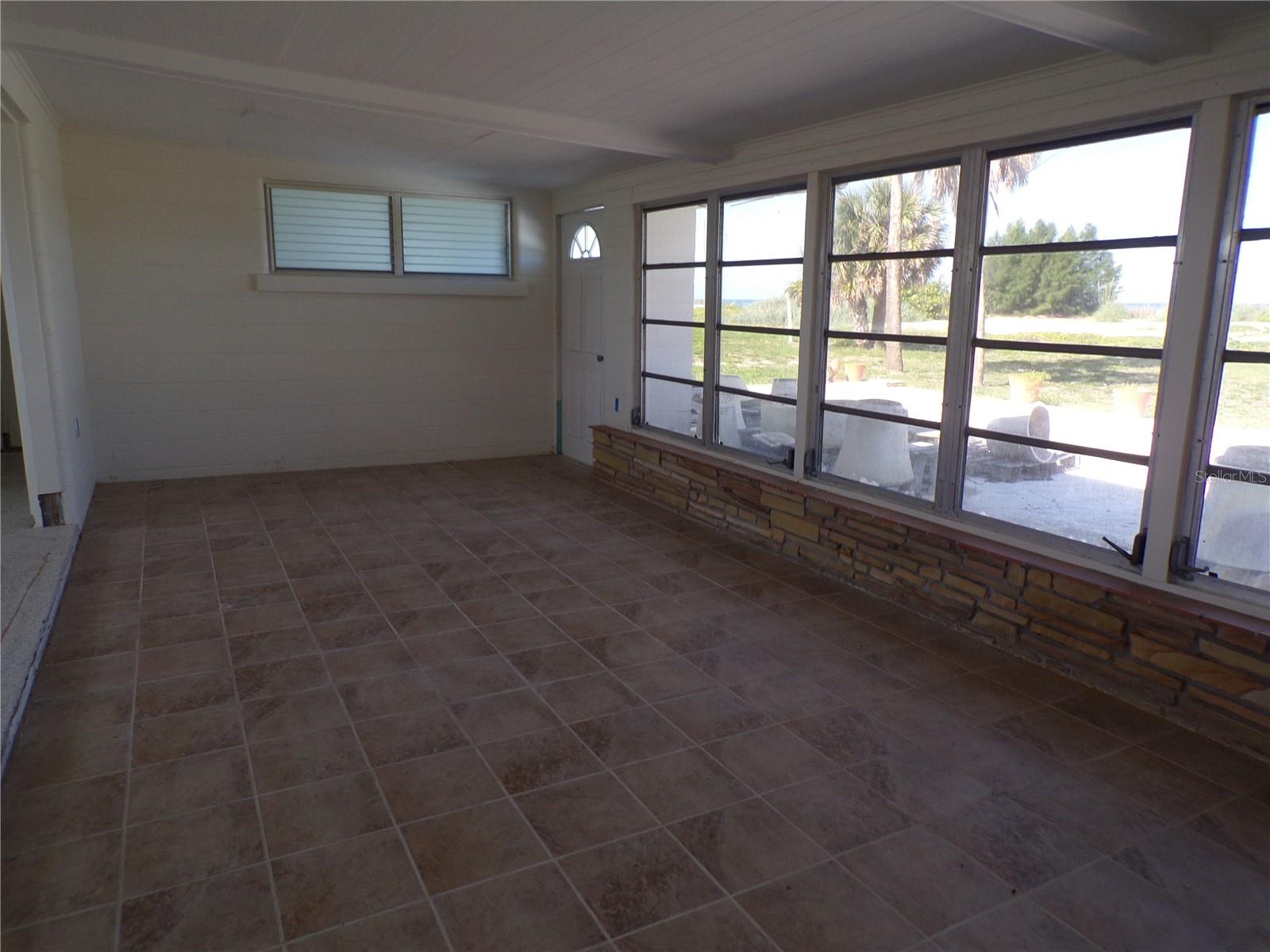 VENICE ISLAND NW OF DOWNTOWN W-622000 - Residential