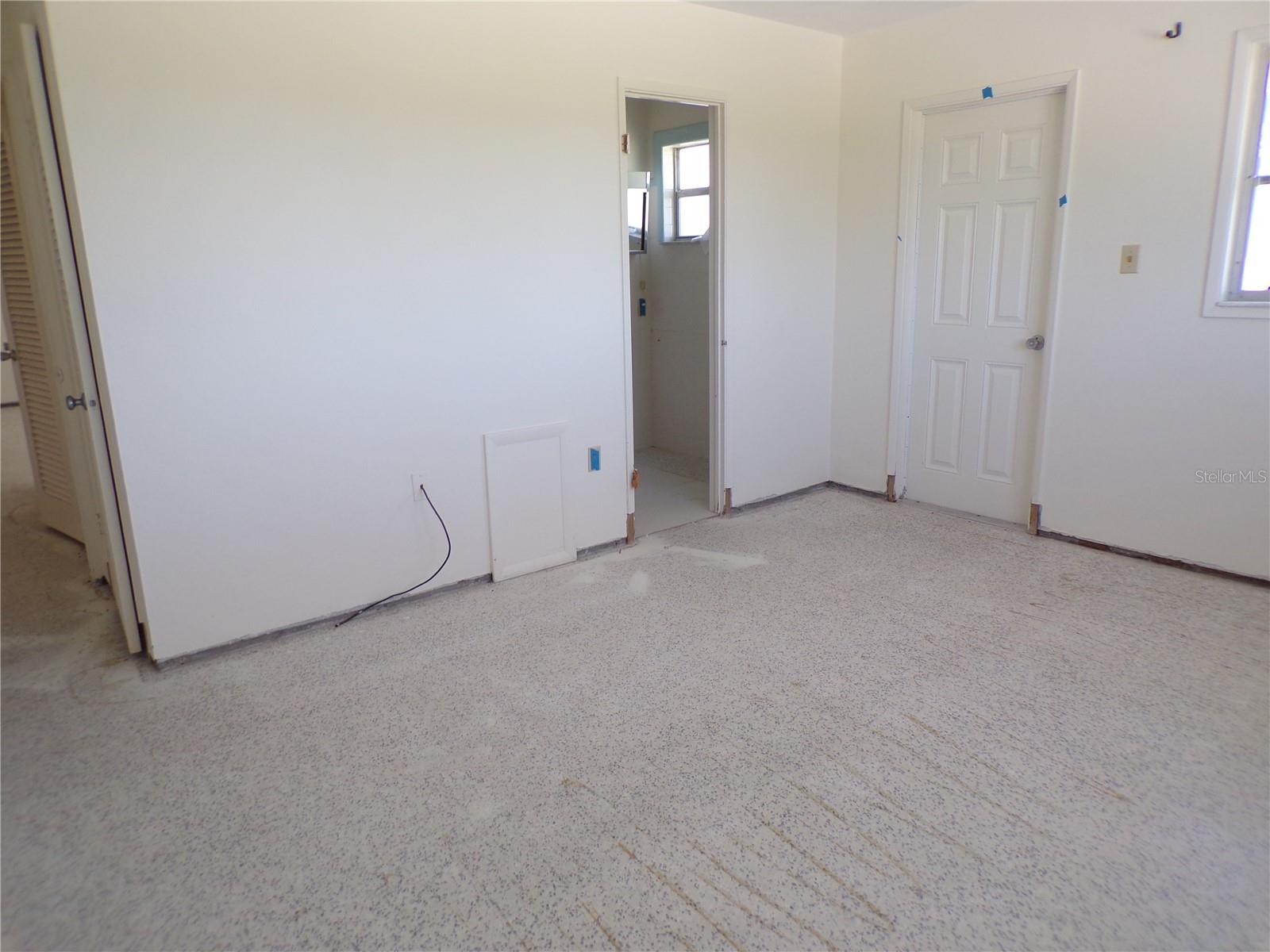 VENICE ISLAND NW OF DOWNTOWN W-622000 - Residential