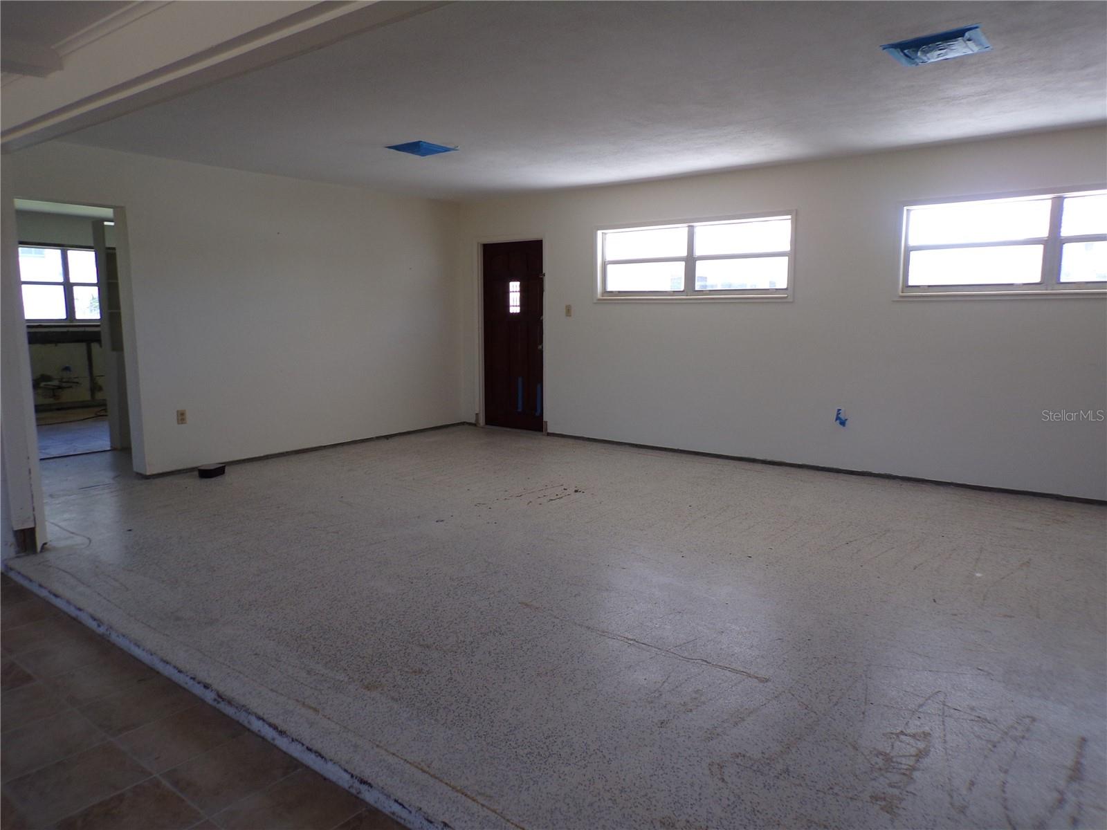 VENICE ISLAND NW OF DOWNTOWN W-622000 - Residential