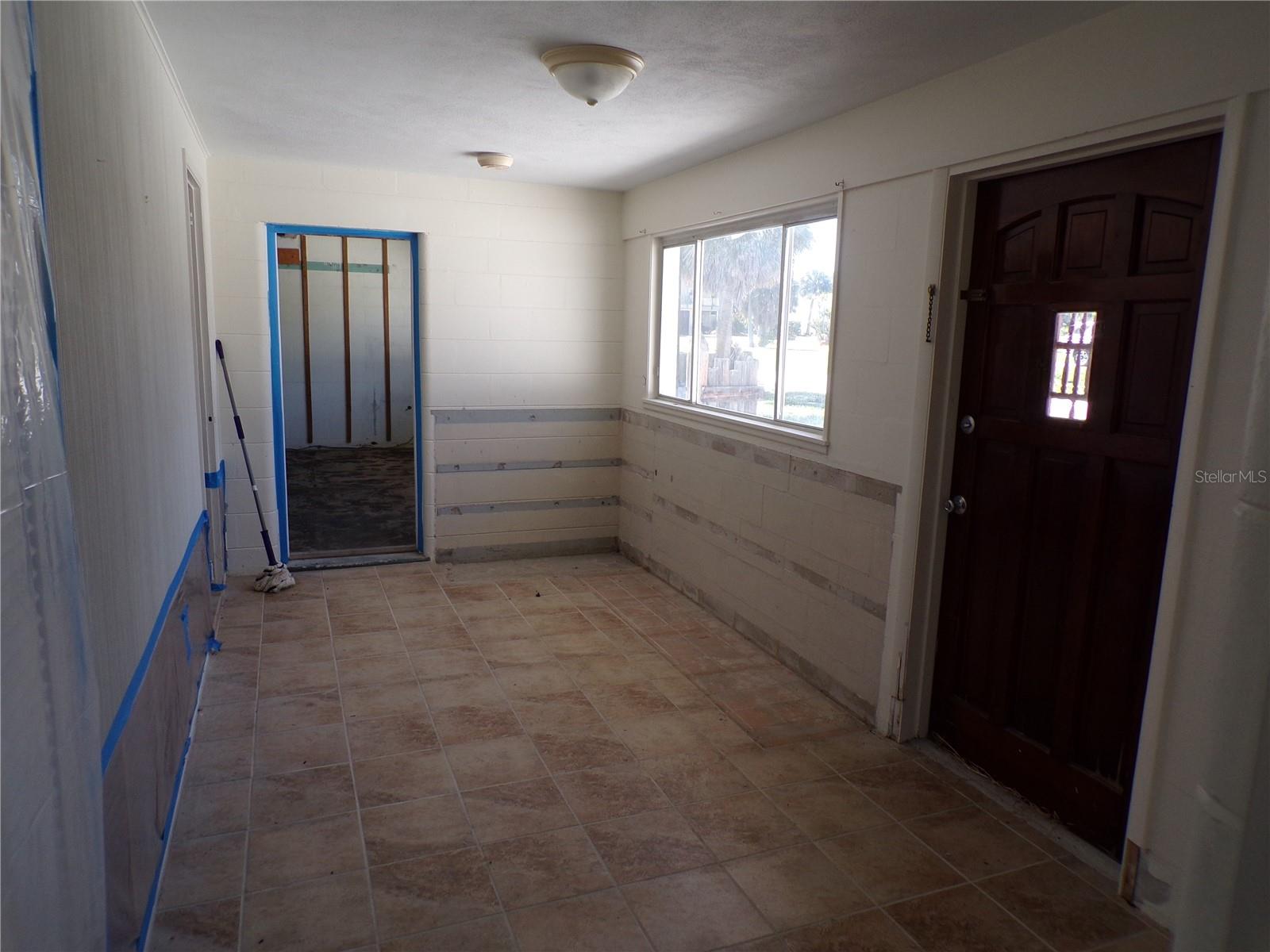 VENICE ISLAND NW OF DOWNTOWN W-622000 - Residential