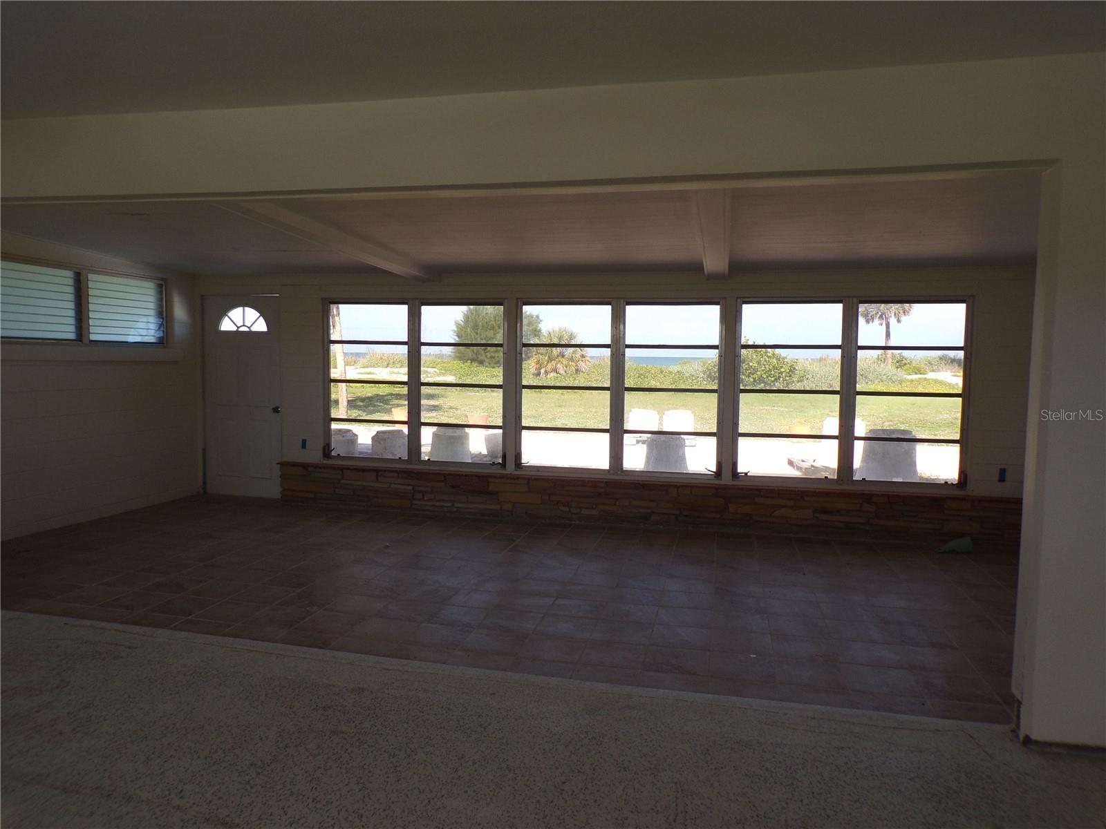 VENICE ISLAND NW OF DOWNTOWN W-622000 - Residential