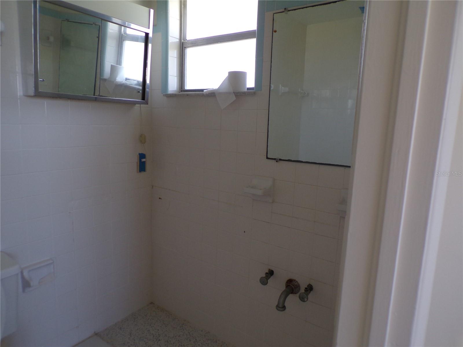 VENICE ISLAND NW OF DOWNTOWN W-622000 - Residential