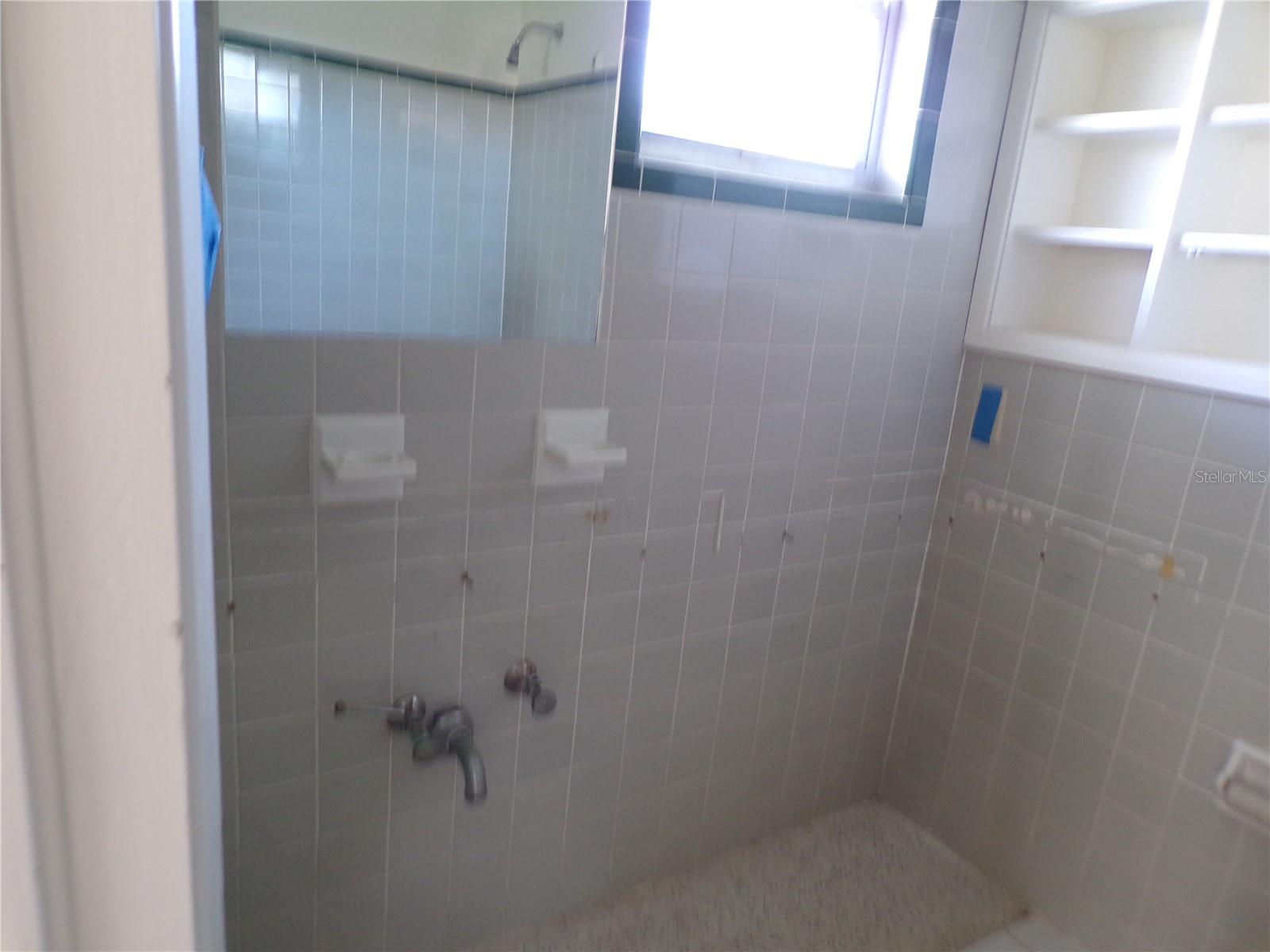 VENICE ISLAND NW OF DOWNTOWN W-622000 - Residential