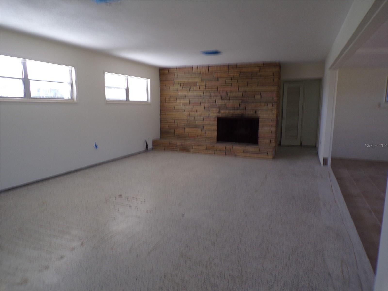 VENICE ISLAND NW OF DOWNTOWN W-622000 - Residential