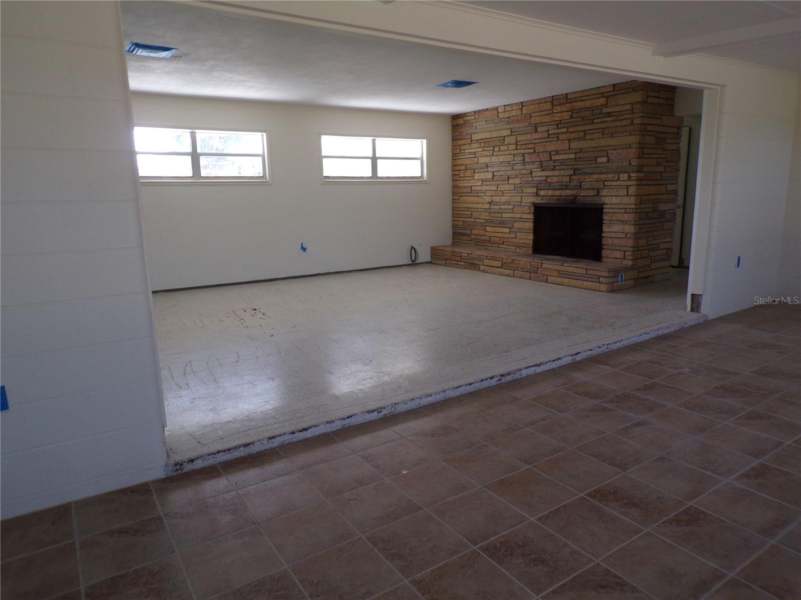 VENICE ISLAND NW OF DOWNTOWN W-622000 - Residential